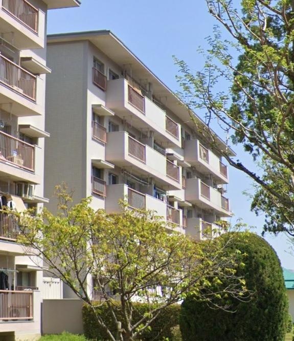 Well-Kept 3-Bedroom Condo in Higashiaburayama 0