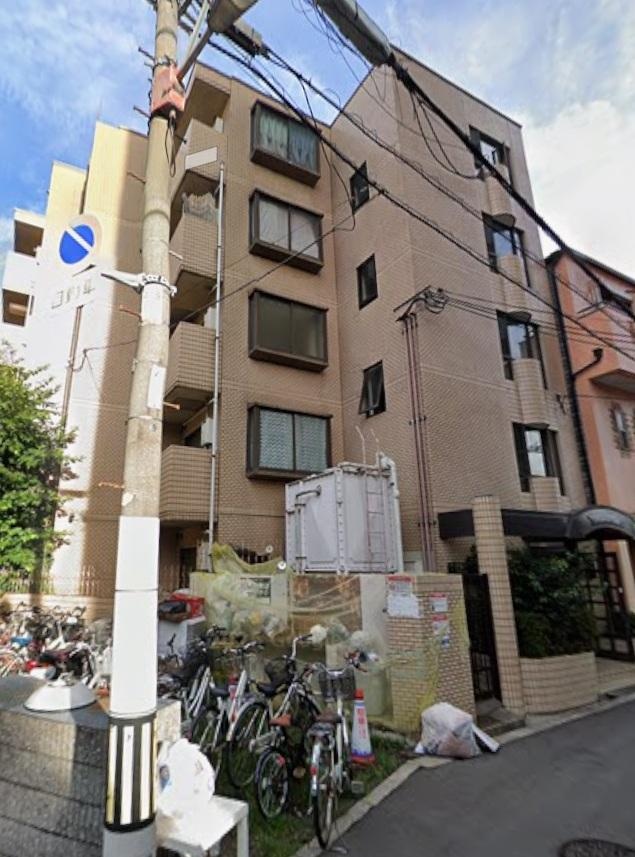 Vintage Studio Condo Near Station in Jusohommachi 0