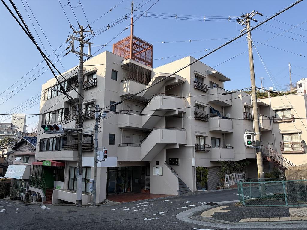 Vintage 3-Bedroom Condo Near Station in Suzurandaikitamachi 0