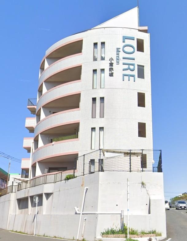 Classic 3-Bedroom Condo in Akasaka 0