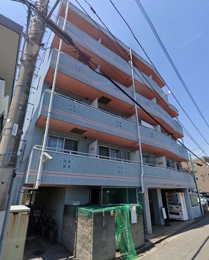 Well-Kept Studio Condo Near Station in Yakuendai 0