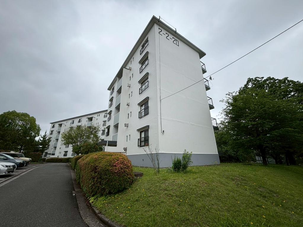 Well-Kept 2-Bedroom Condo in Kanasugidai 0