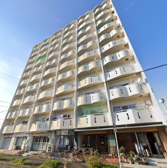 Well-Kept 2-Bedroom Condo in Uematsucho 0
