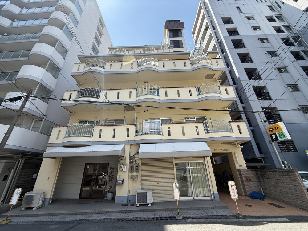 Vintage 3-Bedroom Condo Near Station in Shimmachi 0