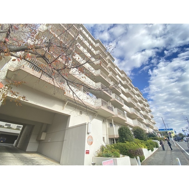 Vintage 3-Bedroom Condo Near Station in Aobadai 0