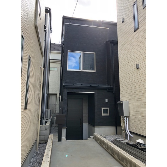 Brand New 2-Bedroom House Near Station in Kanamecho 0