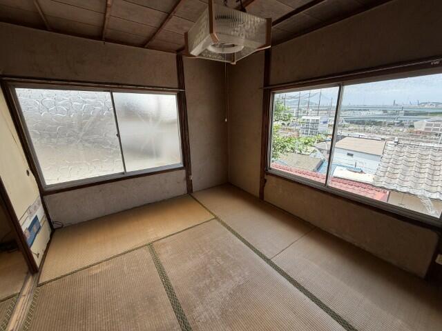 Classic 4-Bedroom House Near Station in Edamitsuhommachi 0