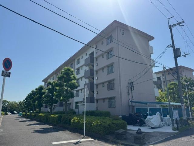 Classic 3-Bedroom Condo in Shakusonjicho 0