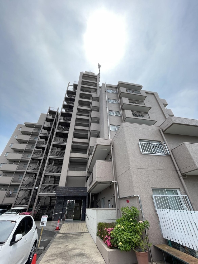 Vintage 3-Bedroom Condo in Shimokudomi 0