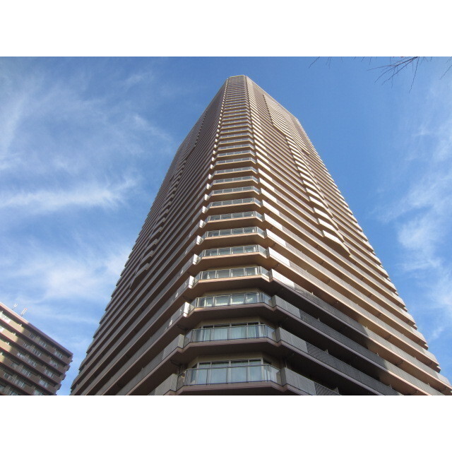 2-Bedroom Condo Near Station in Shintsukagoshi 0