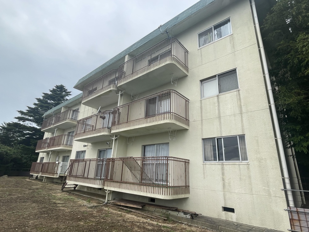 Classic 1-Bedroom Condo in Rokkosancho 0