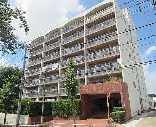 Well-Kept 3-Bedroom Condo in Shimmeidai 0