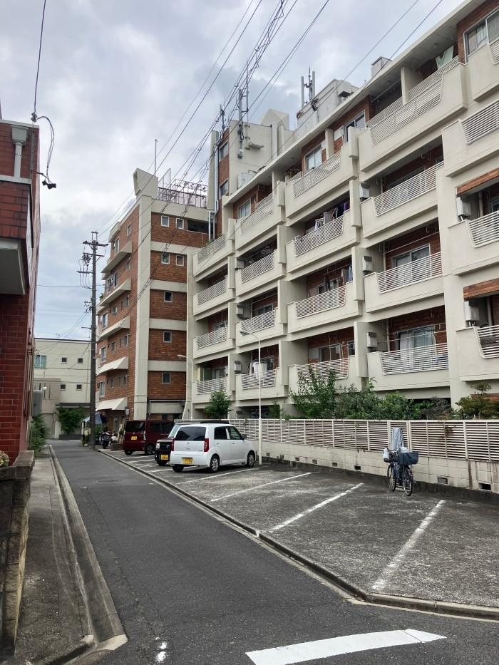Vintage 4-Bedroom Condo in Shimpocho 0