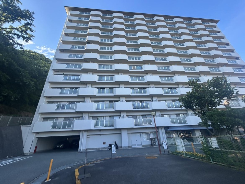 Vintage 2-Bedroom Condo in Sakasedai 0