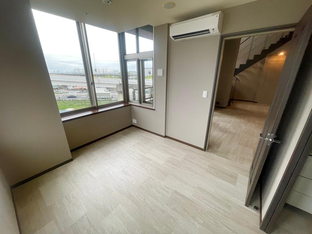 Spacious 2-Bedroom Condo Near Station in Daiba 0