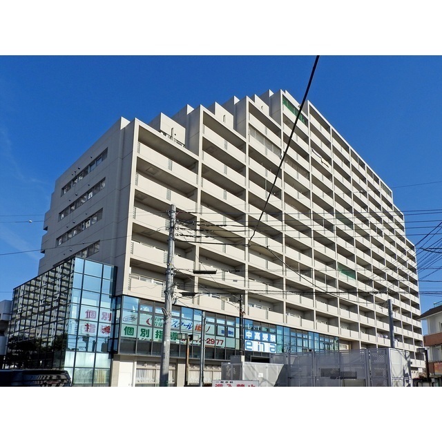 Classic 3-Bedroom Condo Near Station in Kokuryocho 0