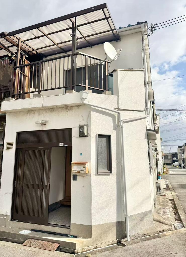 Classic 3-Bedroom House in Nishisuminoe 0