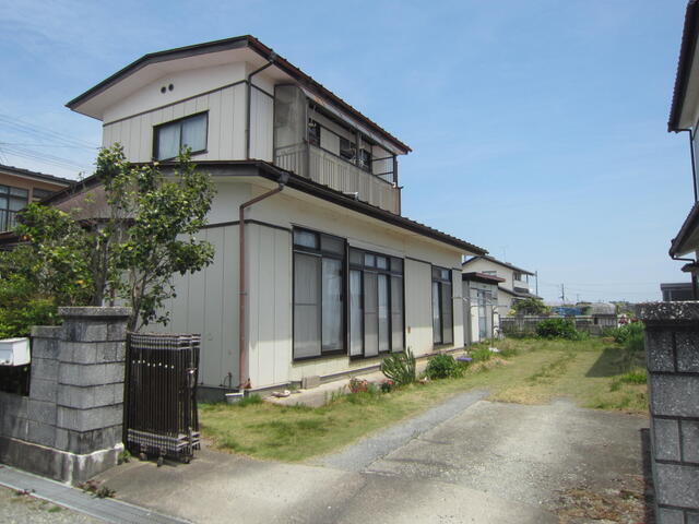 Classic 4-Bedroom House in Okumanakaizumi 0