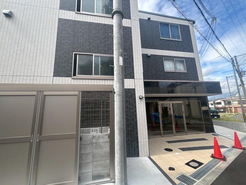 Brand New Studio Condo in Momodani 0