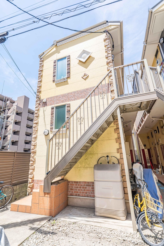 Modern Studio Property Near Station in Tonomachi 0
