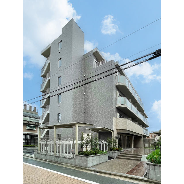 Modern Studio Condo in Aoto 0