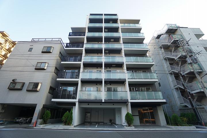 Modern 1-Bedroom Condo Near Station in Mori 0