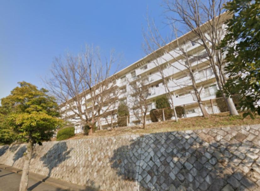 Well-Kept 3-Bedroom Condo in Nishiyamadai 0