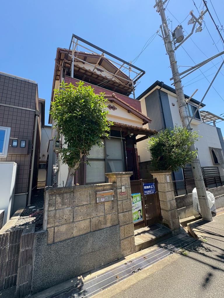Charming 3-Bedroom House in Ikenomiya 0