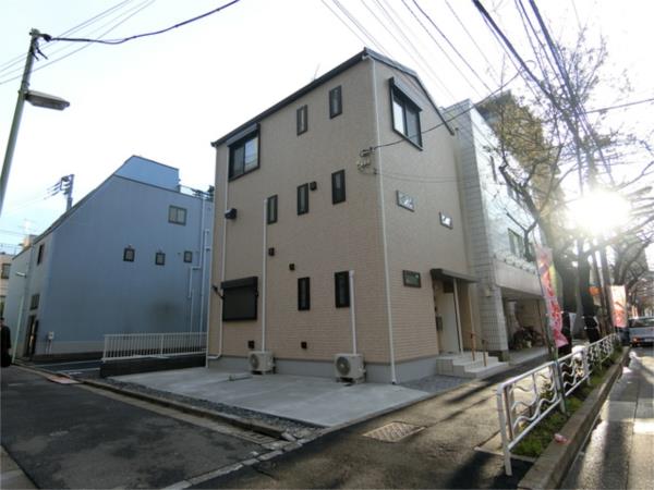 Modern 1-Bedroom Condo Near Station in Tokiwa 0
