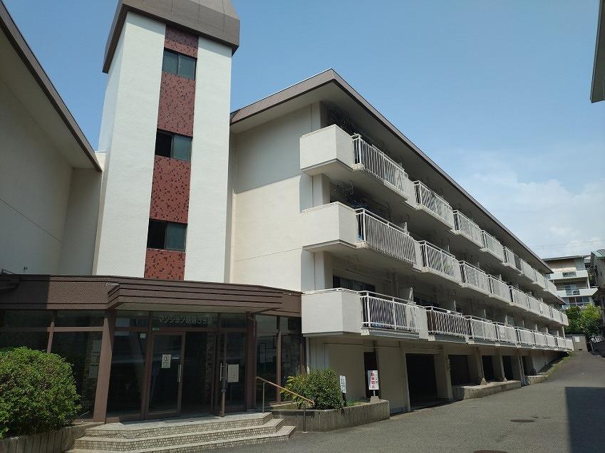 Classic 1-Bedroom Condo Near Station in Asagiriminamimachi 0