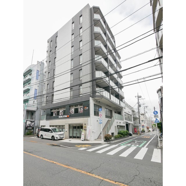 Modern 2-Bedroom Condo Near Station in Yayoicho 0