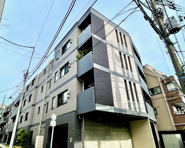 Modern 2-Bedroom Condo Near Station in Haramachi 0