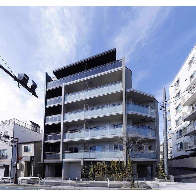 Modern 1-Bedroom Condo in Taishido 0