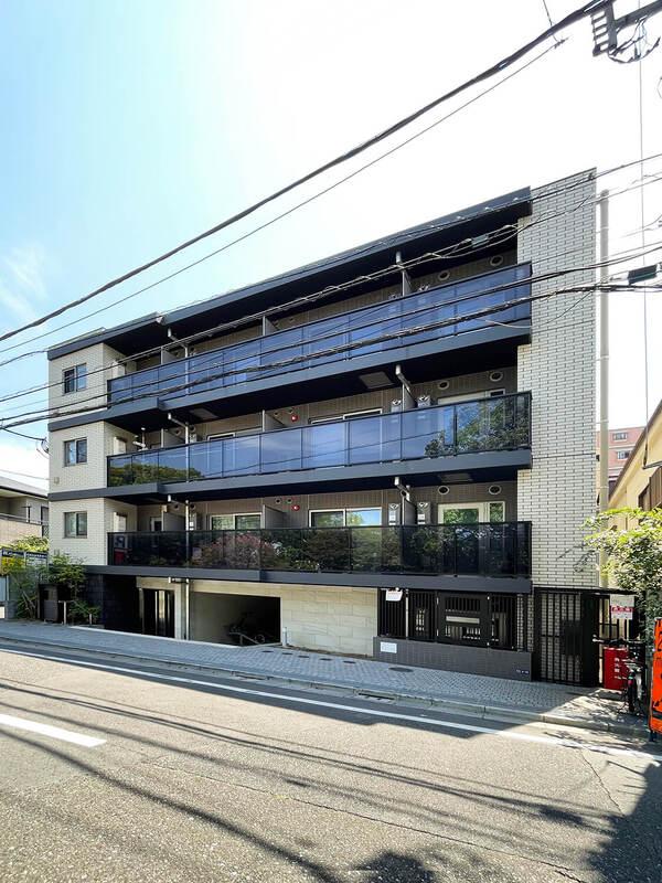 Modern 1-Bedroom Condo Near Station in Minamisuna 0