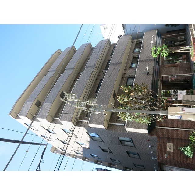 2-Bedroom Condo Near Station in Kamimeguro 0