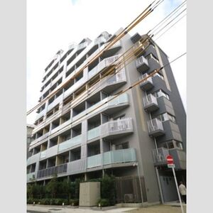 Modern Studio Condo in Fuyuki 0