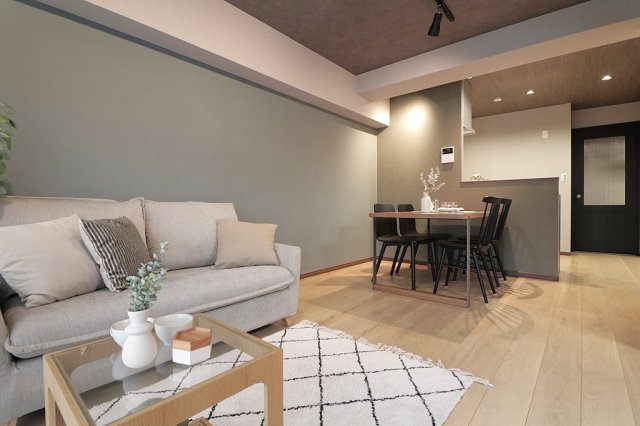 Vintage 2-Bedroom Condo Near Station in Minamihorie 0