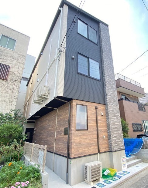 Modern Studio Condo in Umeda 0