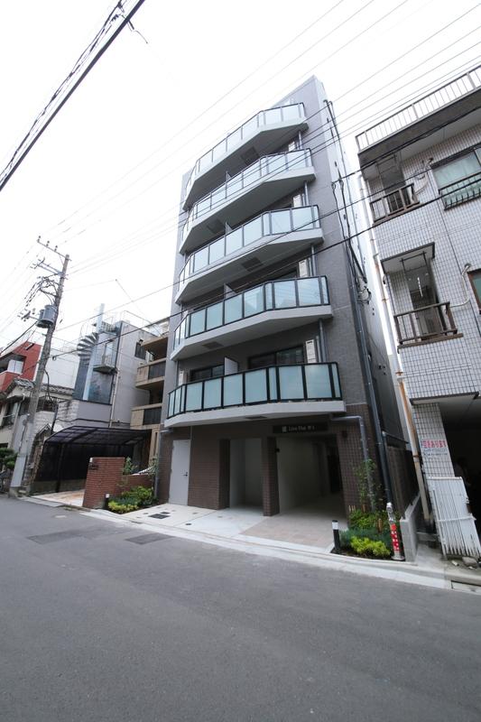 Modern Studio Condo in Mukojima 0
