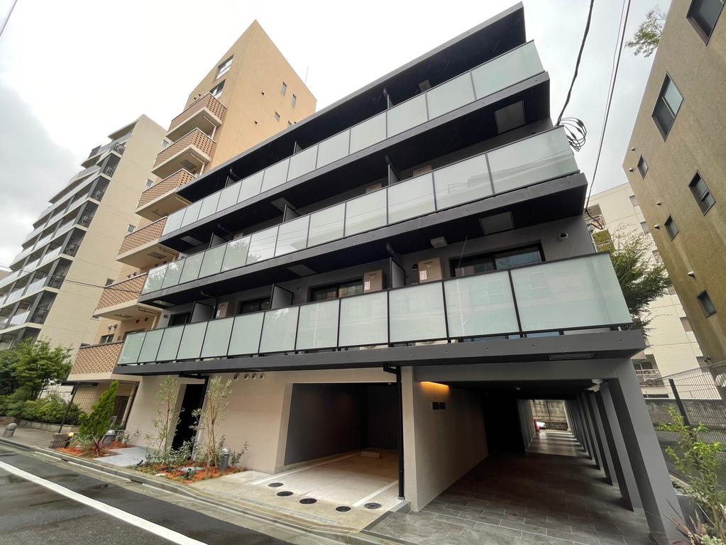Brand New 1-Bedroom Condo Near Station in Toyo 0
