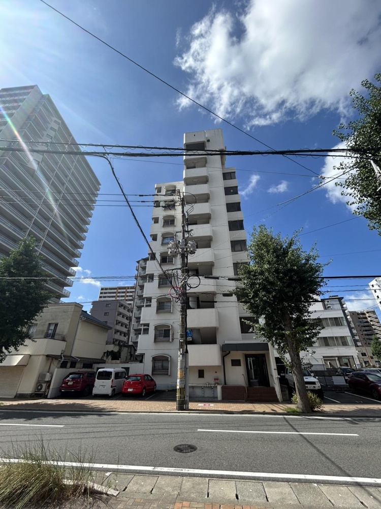 Well-Kept 4-Bedroom Condo Near Station in Nishihommachi 0