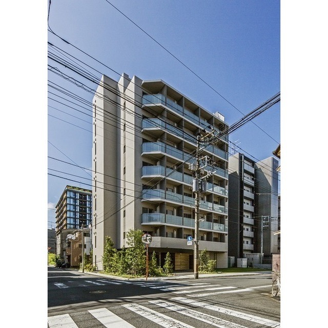 Modern 1-Bedroom Condo Near Station in Toyo 0