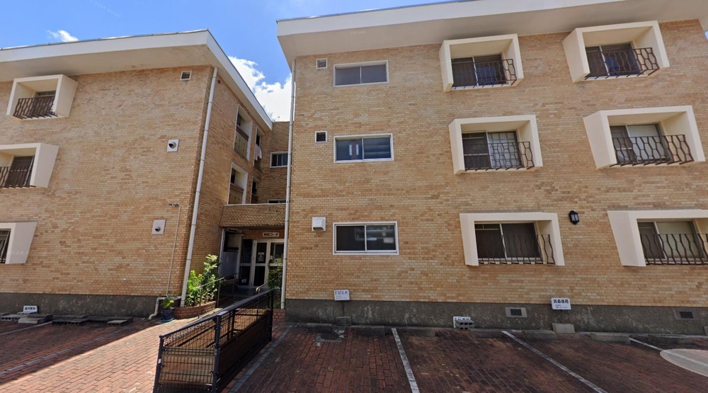 Vintage 4-Bedroom Condo in Minamiyachiyomachi 0