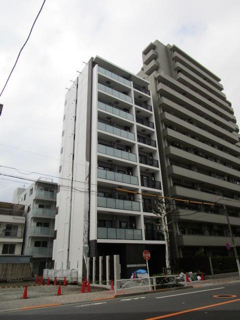 Modern 1-Bedroom Condo Near Station in Mukojima 0
