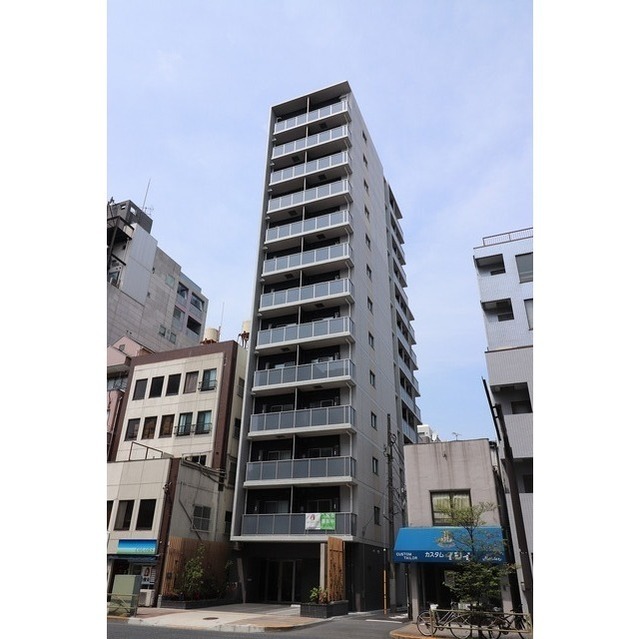 Modern 1-Bedroom Condo in Midori 0