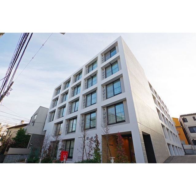 Modern 1-Bedroom Condo Near Station in Nishigotanda 0