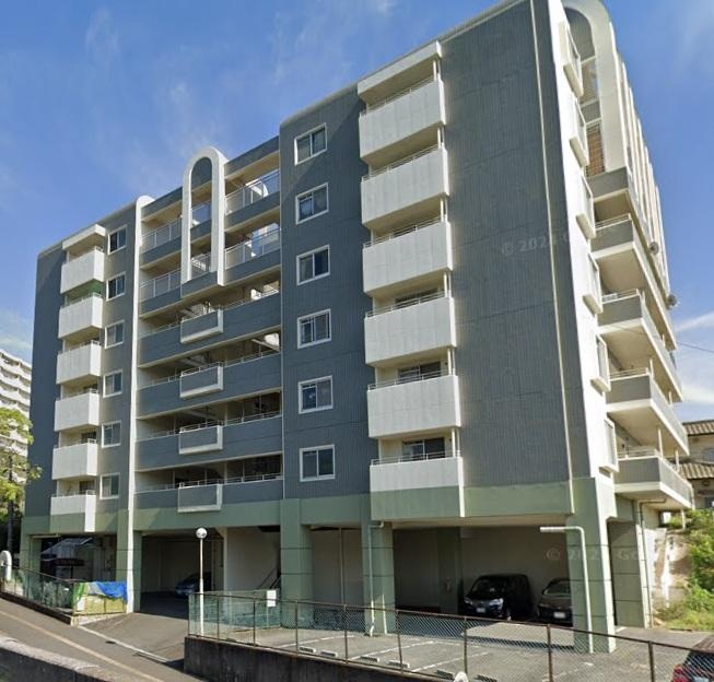 Vintage 3-Bedroom Condo Near Station in Wakaba 0