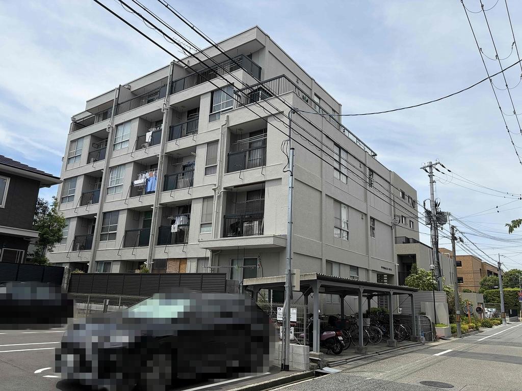 Classic 3-Bedroom Condo Near Station in Futamicho 0