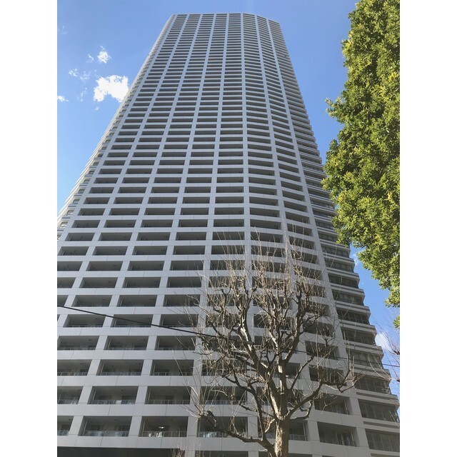 Modern 3-Bedroom Condo 0
