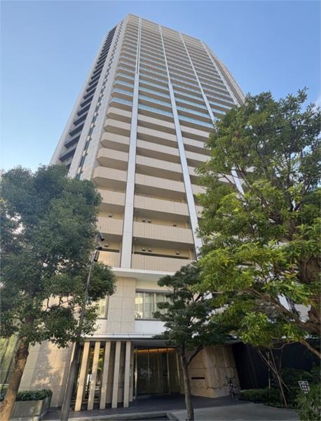 Modern 2-Bedroom Condo Near Station in Shinkawa 0